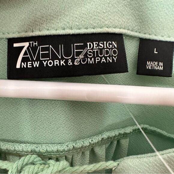 New York & Company large top - Picture 6 of 6